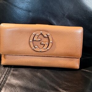 GUCCI LONG WALLET EUC.